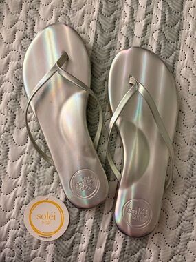 Soléi Sea Women's Iridescent Silver Flip Flop Sandals